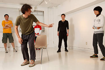 イスを使ったブレインストーミング